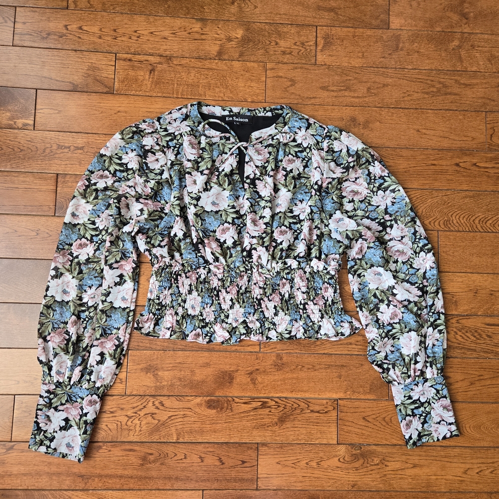 💫 5/$15: En Saison Long Sleeve Floral Smocked Blouse in Women's Size Medium